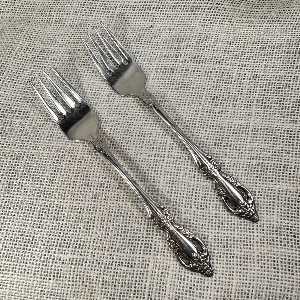 Oneida Distinction Deluxe Stainless Raphael Salad Forks Set of 2 Ornate‎ Floral